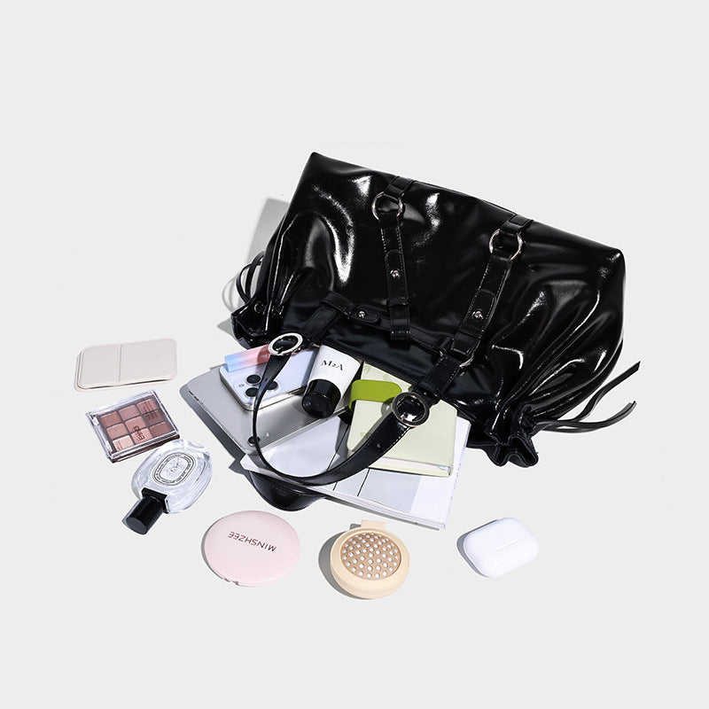 VELORA Noir Slouch Bag